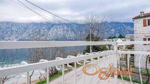 Kuca u Stolivu -- 1. red od mora, Boka Kotorska